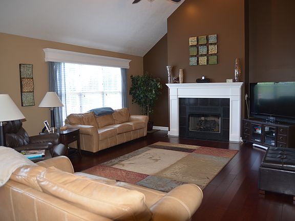 Family Room w/ Gas Fireplace