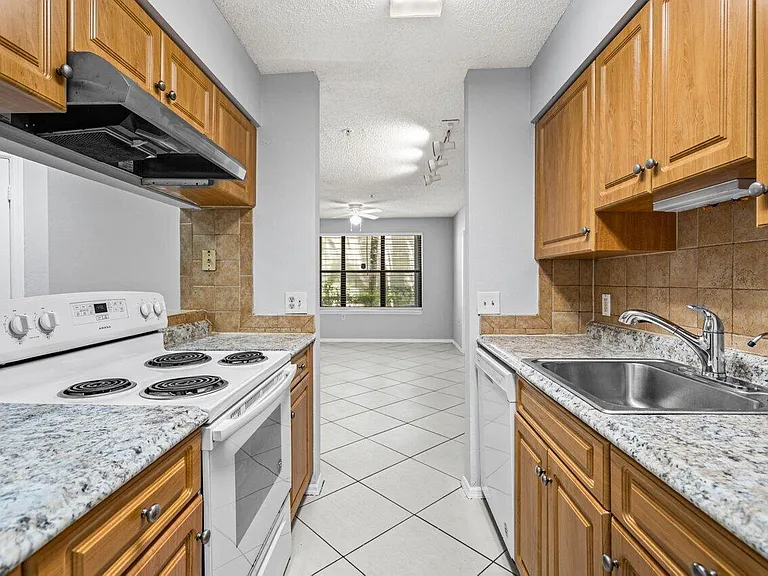 2305 N Congress Ave #18 — Photo 9