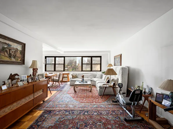 165 East 72nd Street image 2 of 12