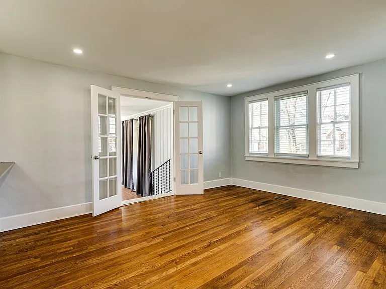 819 E Meade Ave — Photo 12