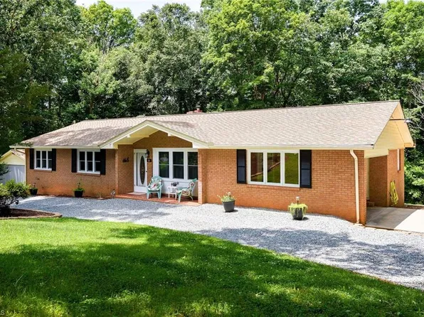 10 Echoview Cir, Lexington, NC 27292