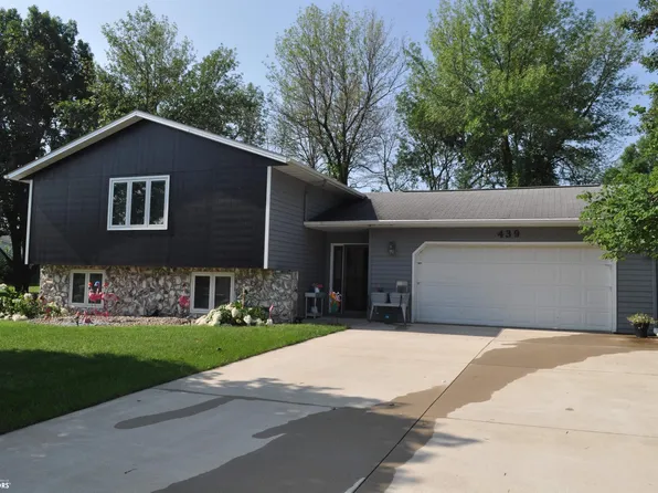 439 19th Pl, Carroll, IA 51401