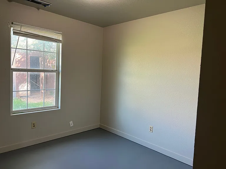 2712 Oak Dr — Photo 8