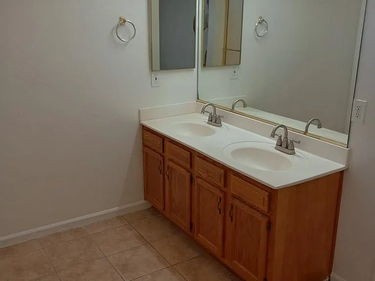1161 E Avenida Isabela — Photo 8
