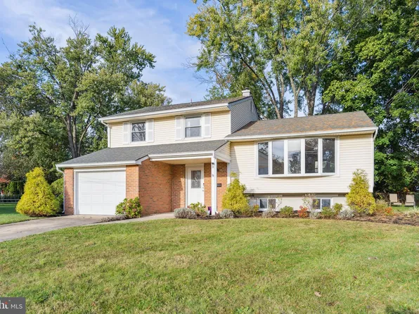 3 Hickory Ln, Cherry Hill, NJ 08003