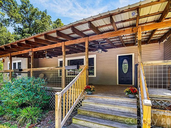 3rd image of 30640 Lockwood Dr