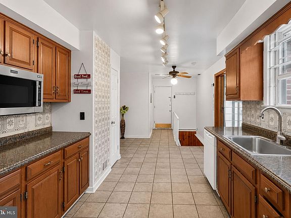 4th image of 2710 Sun Valley Dr