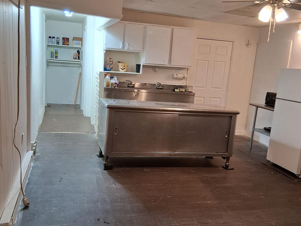 2nd image of 100 Clark St