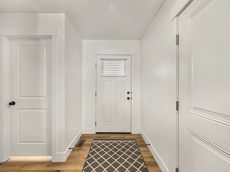 4960 Masterson Cir — Photo 1