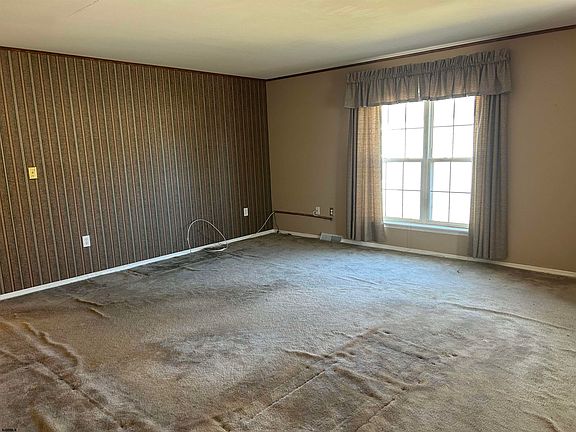 4th image of 4 Laurel Ct