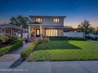 160 Wolverine St, Staten Island, NY 10306