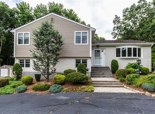 35 Maureen Dr, Smithfield, RI 02917