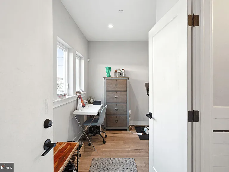 1224 N 26th St #J1 — Photo 22