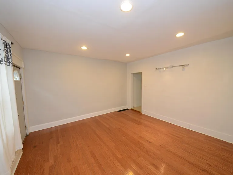 128 S Bonsall St — Photo 4