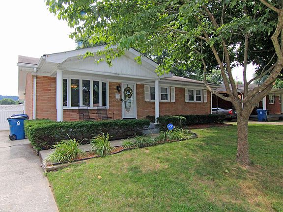 3rd image of 11715 Pierce Way
