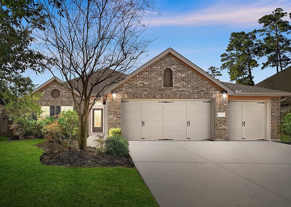 Presenting 31523 Boulder Cliff Lane in The Falls at Imperial Oaks.