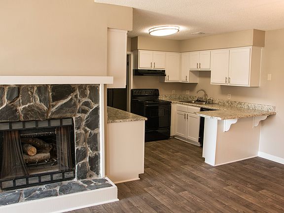 4th image of 60 Jane Ln #40A