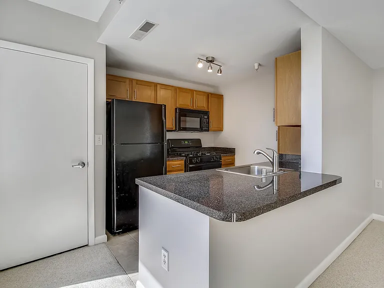 350 G St SW #N123 — Photo 10