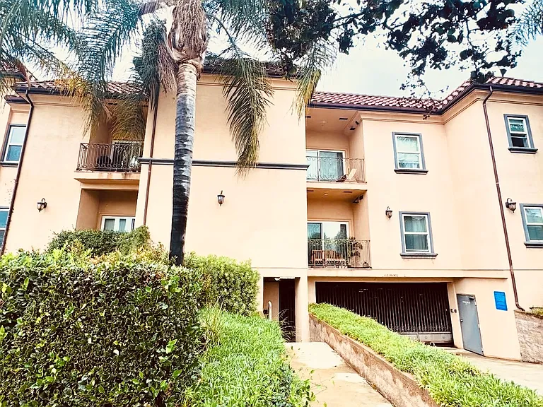 303 W Verdugo Ave #211 — Photo 1