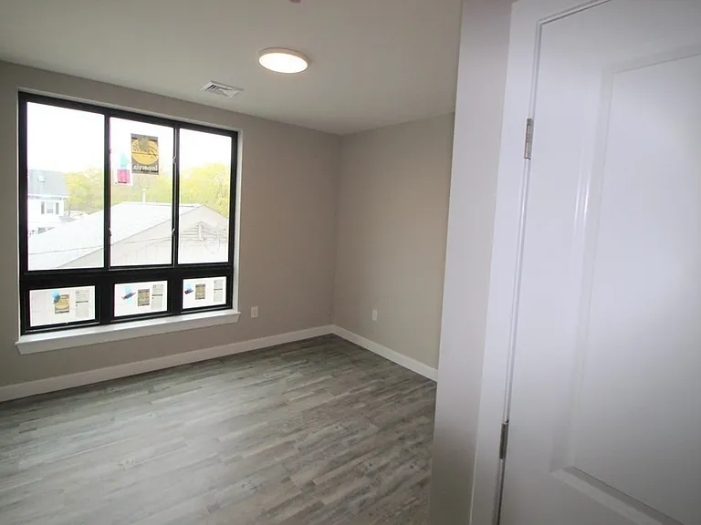 629 Washington St #202 — Photo 5