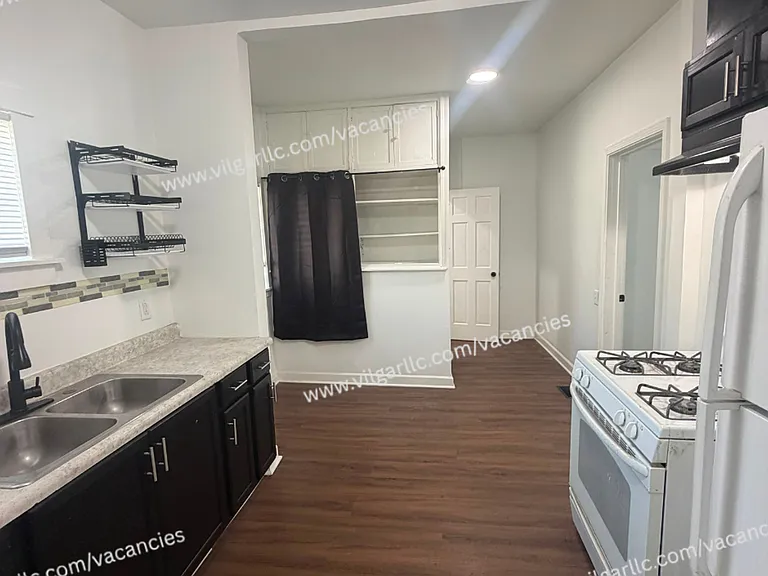 2435 Diamond Ave — Photo 5