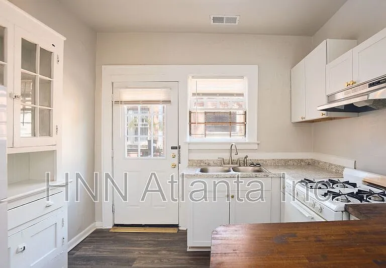439 N Highland Ave NE #18 — Photo 4