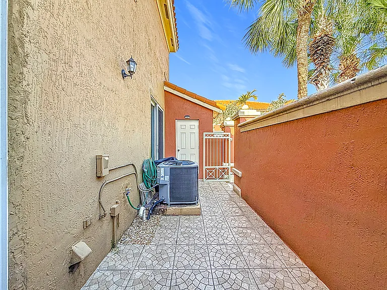 6102 NW 114th Ct #106 — Photo 5