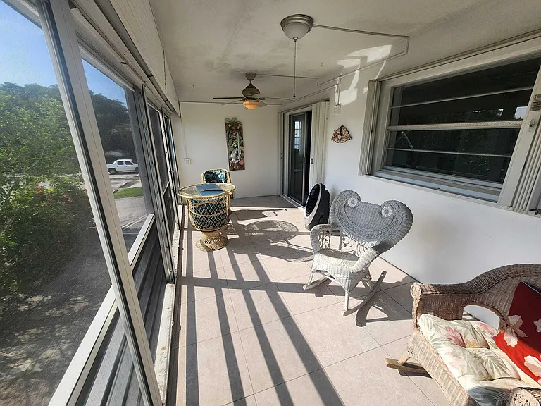 637 NE 6th Ct #L — Photo 23