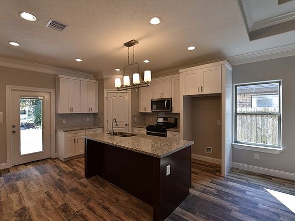 5th image of 1029 West Dr