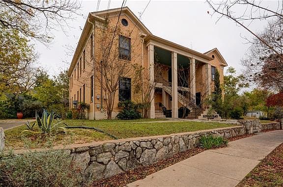 3rd image of 209 Academy Dr APT 3