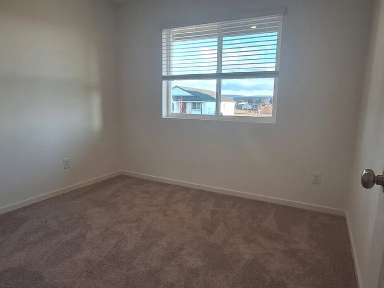 1349 NE Cobbleridge Loop — Photo 11