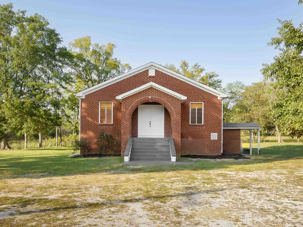 2115 Spring Valley Rd, Tuscumbia, AL 35674