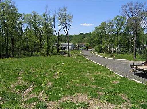 2nd image of 4 Houston Avenue Ext