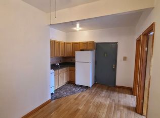 207 Woodpoint Rd #2F, Brooklyn, NY 11211