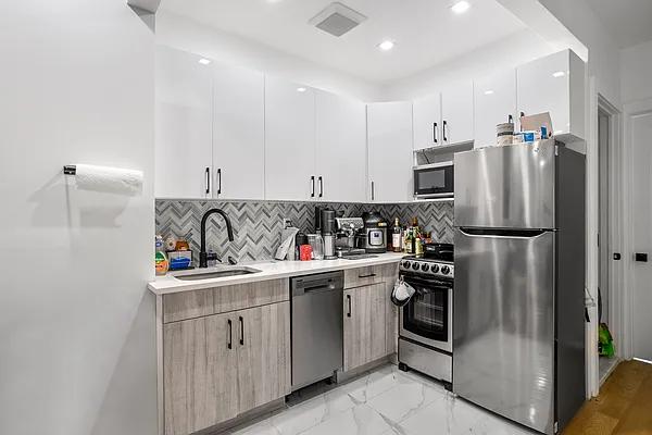 Rented by Safdie Realty Group | media 2