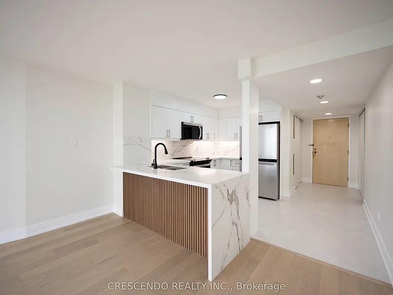 50 Eglinton Ave W #1006 — Photo 3