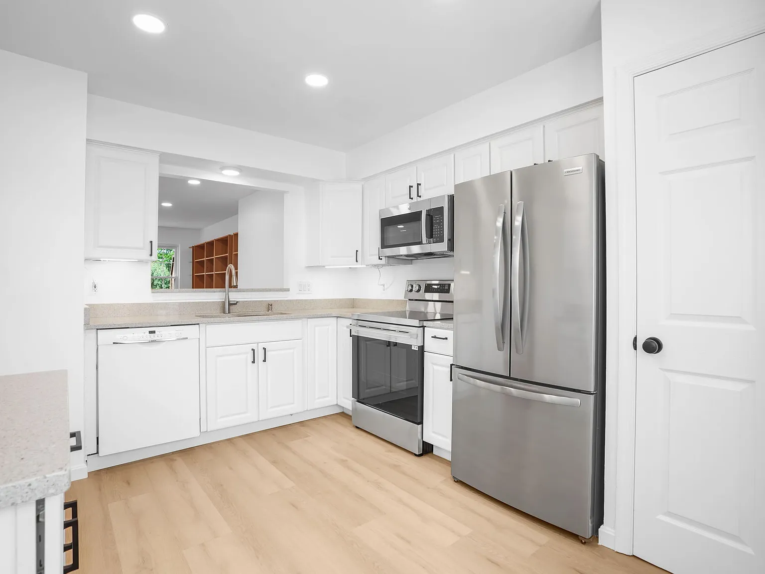 3 bed, 2.5 bath, 1752 sqft, $2,800 — Photo 3
