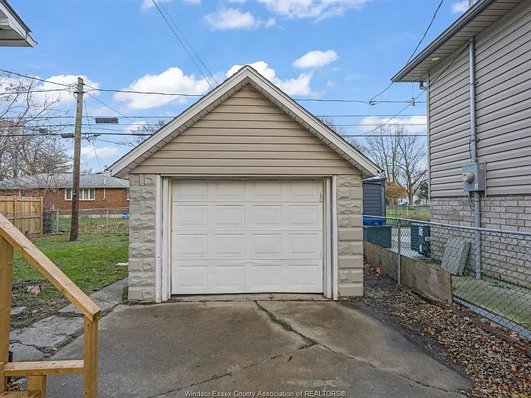2470 Cadillac St #UPPER — Photo 3