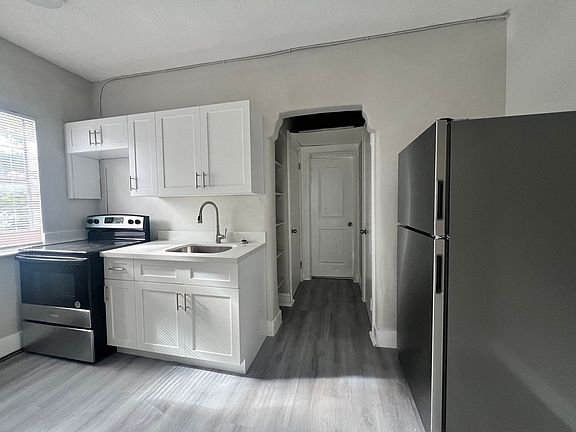 3rd image of 1856 Lincoln St #12