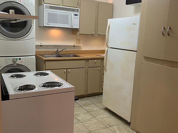 4th image of 607 Barbe St APT 1