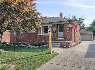 26518 Grant St, Saint Clair Shores, MI 48081