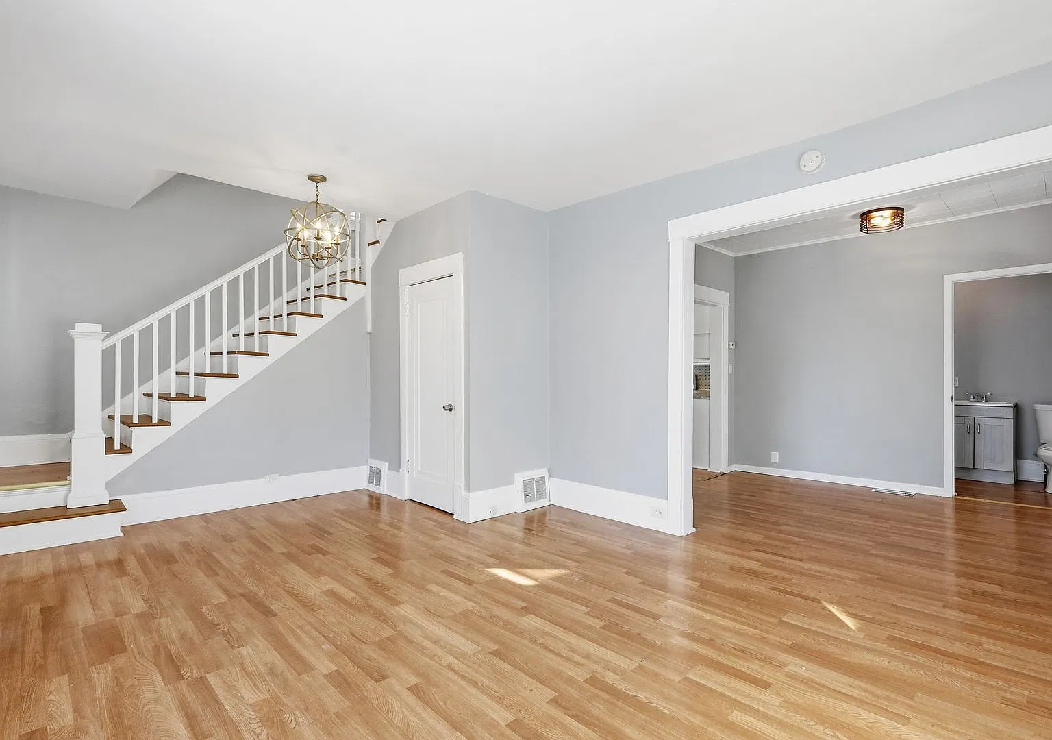 Spacious 3 Bedroom, 2 Bathroom Home 1169 23rd St., Moline, Il 61265 $250 Off First Month's Rent — Photo 4