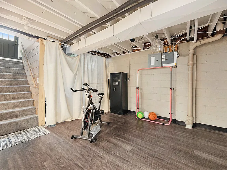 2427 Sinclair Ave NE — Photo 11