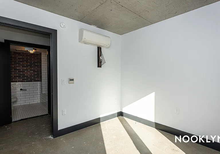 639 Foster Ave #302 — Photo 7