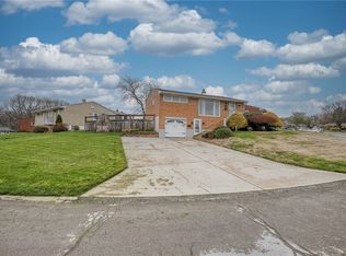 376 Livingston Rd, West Mifflin, PA 15122