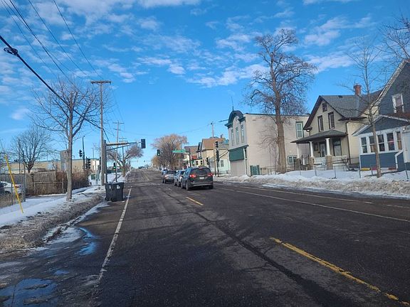 4th image of 704 Western Ave N