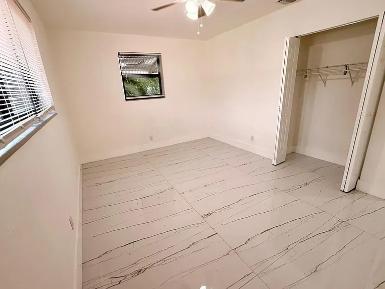 4088 SW 51 ST — Photo 11