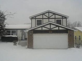 1032 W Maplewood Ln, Bartlett, IL 60103