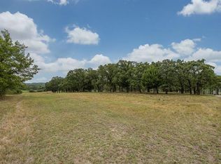 925 S Briaroaks Rd, Cleburne, TX 76031