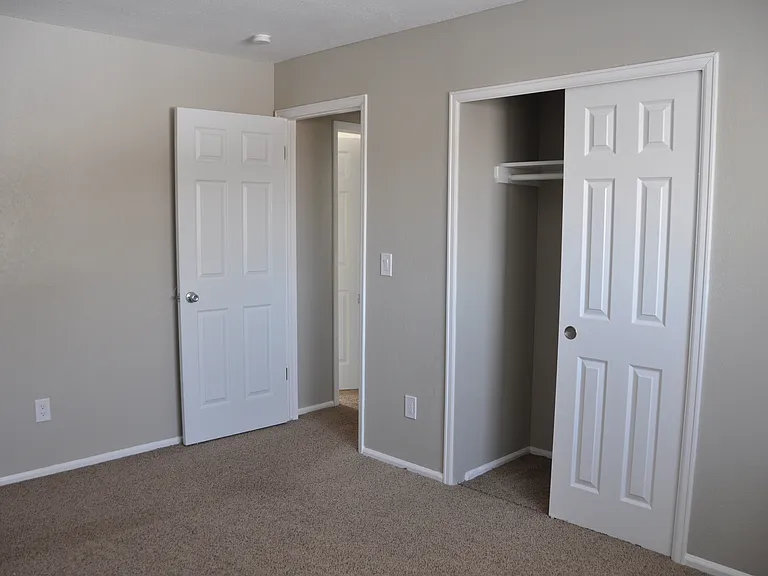 2nd Bedroom - Upstairs